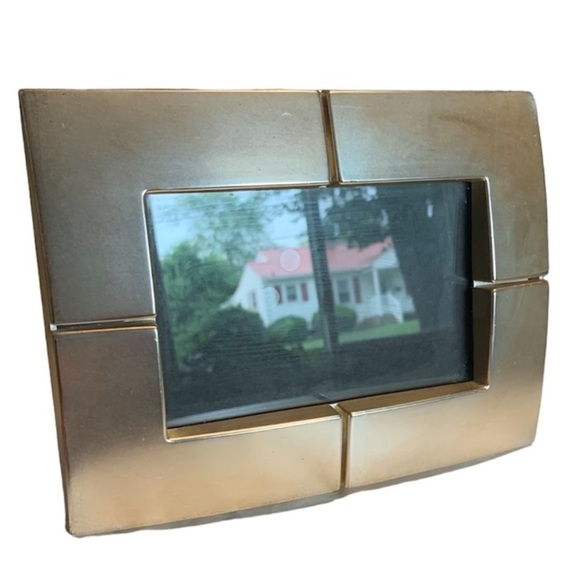 Vintage Burnes of Boston Curved Quartered Design Silver Picture Frame, [4” x 6”] - Picture 2 of 5